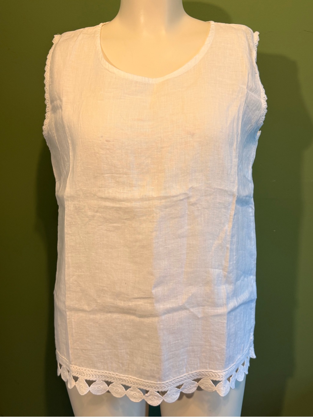 Charlie B Classic White 100% Linen Sleeveless Top Minimalist Xl